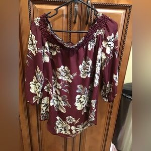 Signature studio Ladies Top off shoulder size small Burgundy floral